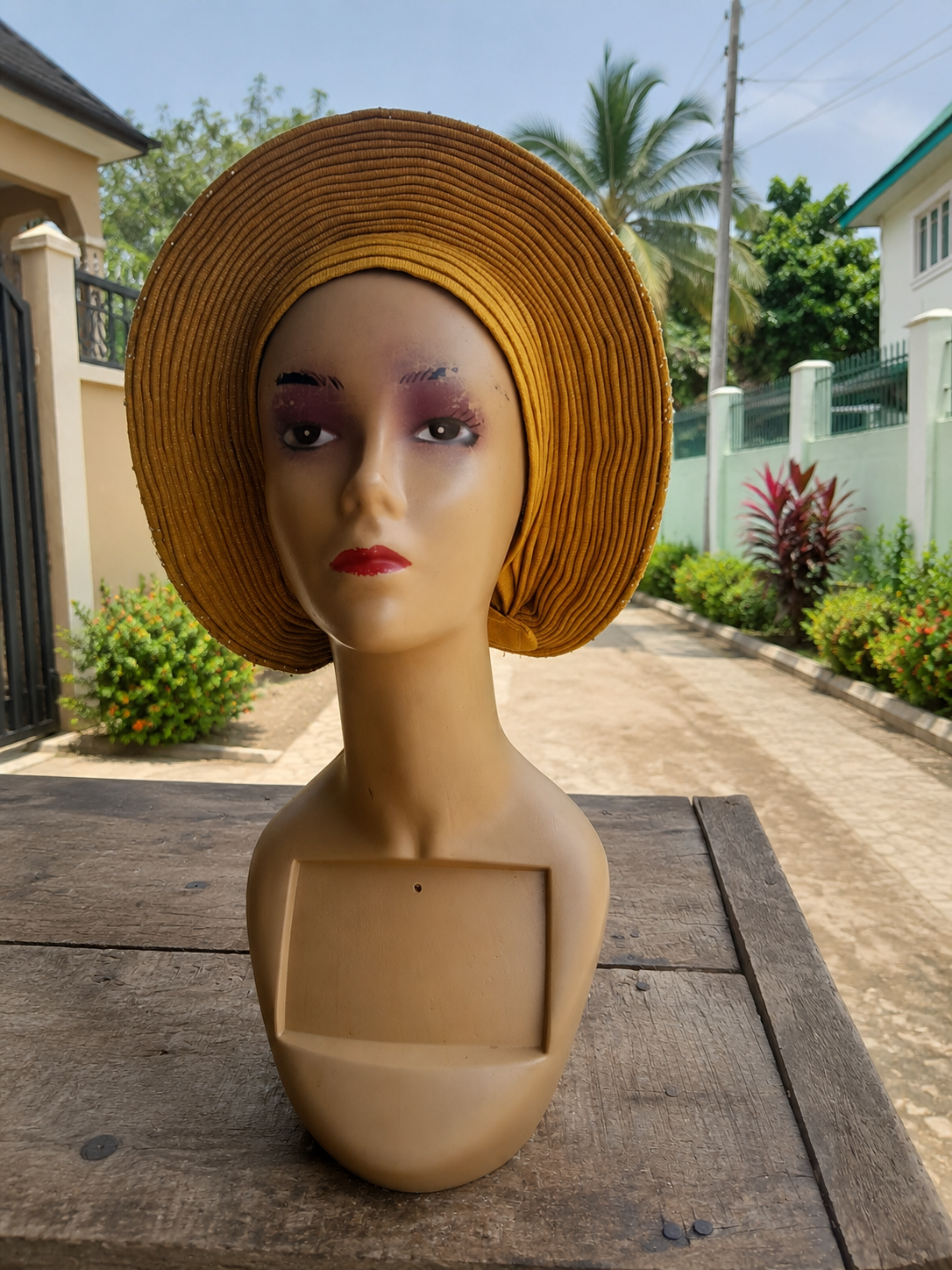 Rounded gele+embellishments